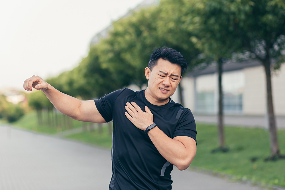 Bone spur in the shoulder: 6 possible causes and treatments